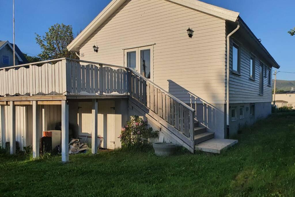 Апартаменти Hus Sentralt I Lofoten Лекнес Екстер'єр фото